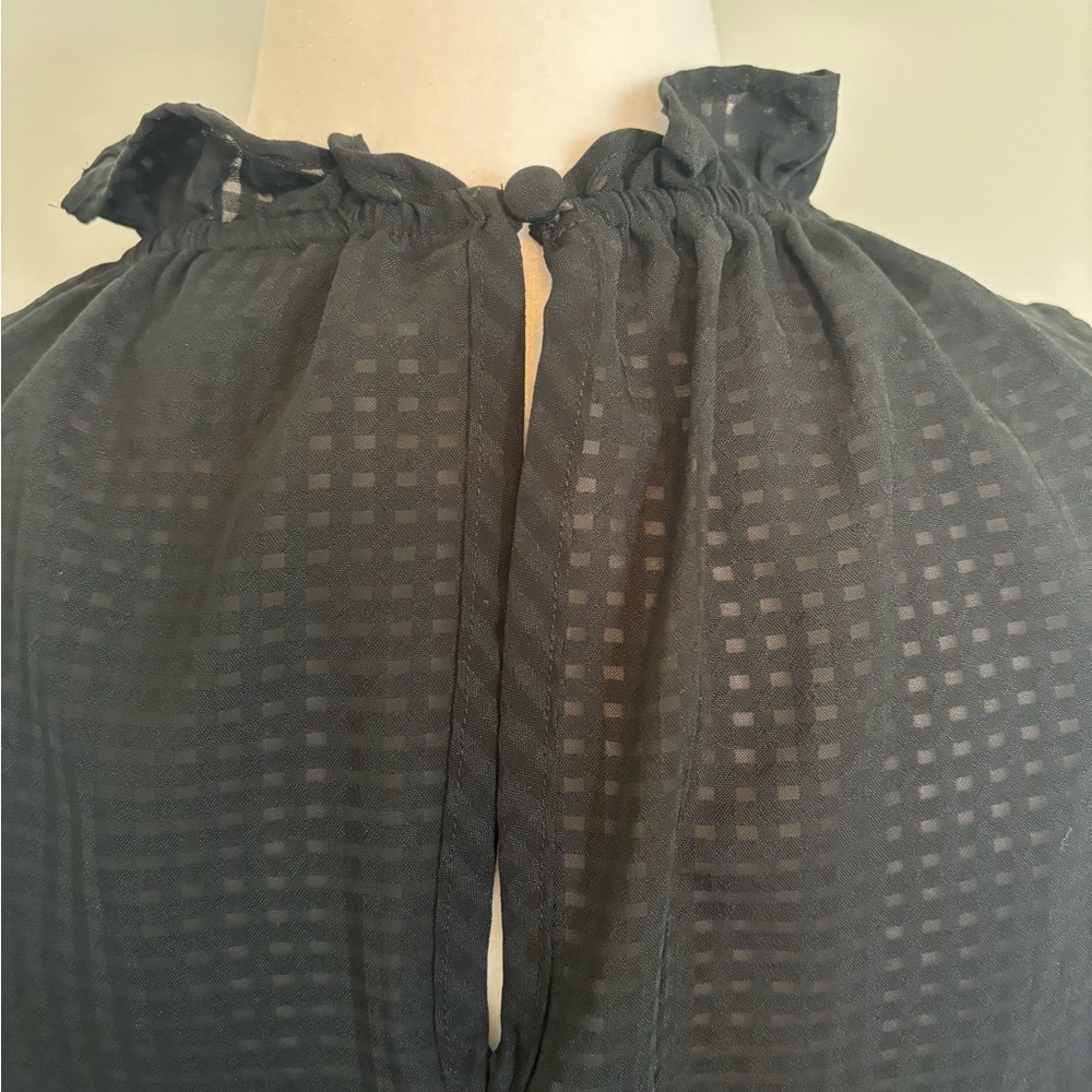 WHO WHAT WEAR Ruffle Checked Sleeveless Blouse - Picture 5 of 6